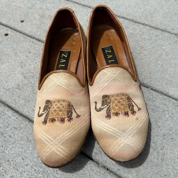 Vintage Zalo Women's Tan Elephant Embroidered Loafers, Cottagecore, Safari - Picture 1 of 9